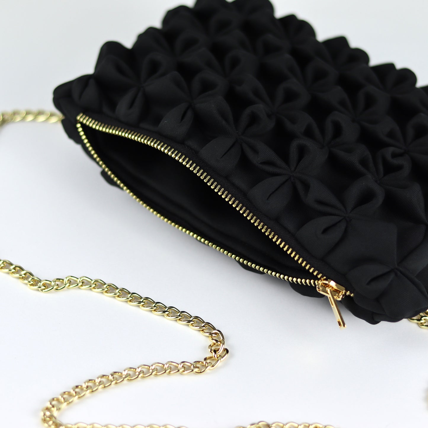 La Pochette Néosmock Inversée - Noir - Flo Home Delight