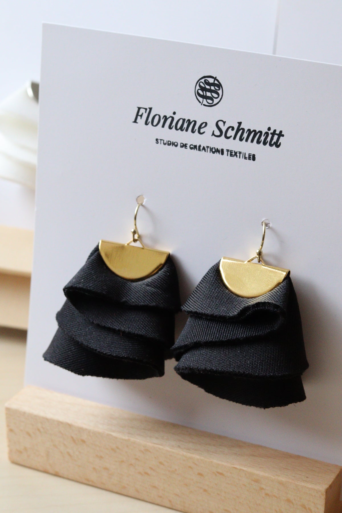 Boucles d’oreilles - Volants en néoprène, légères, 4 couleurs, apprêt doré ou argenté