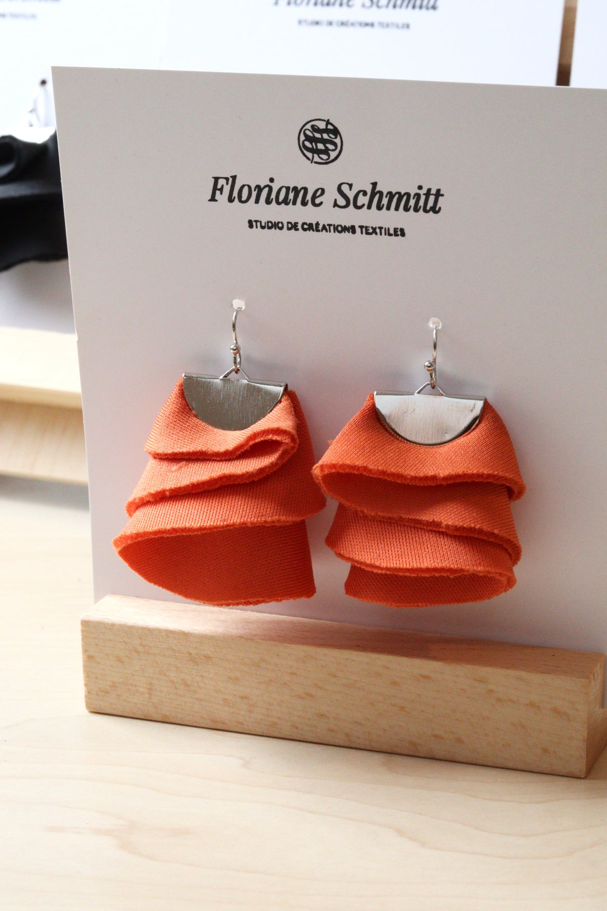Boucles d’oreilles - Volants en néoprène, légères, 4 couleurs, apprêt doré ou argenté