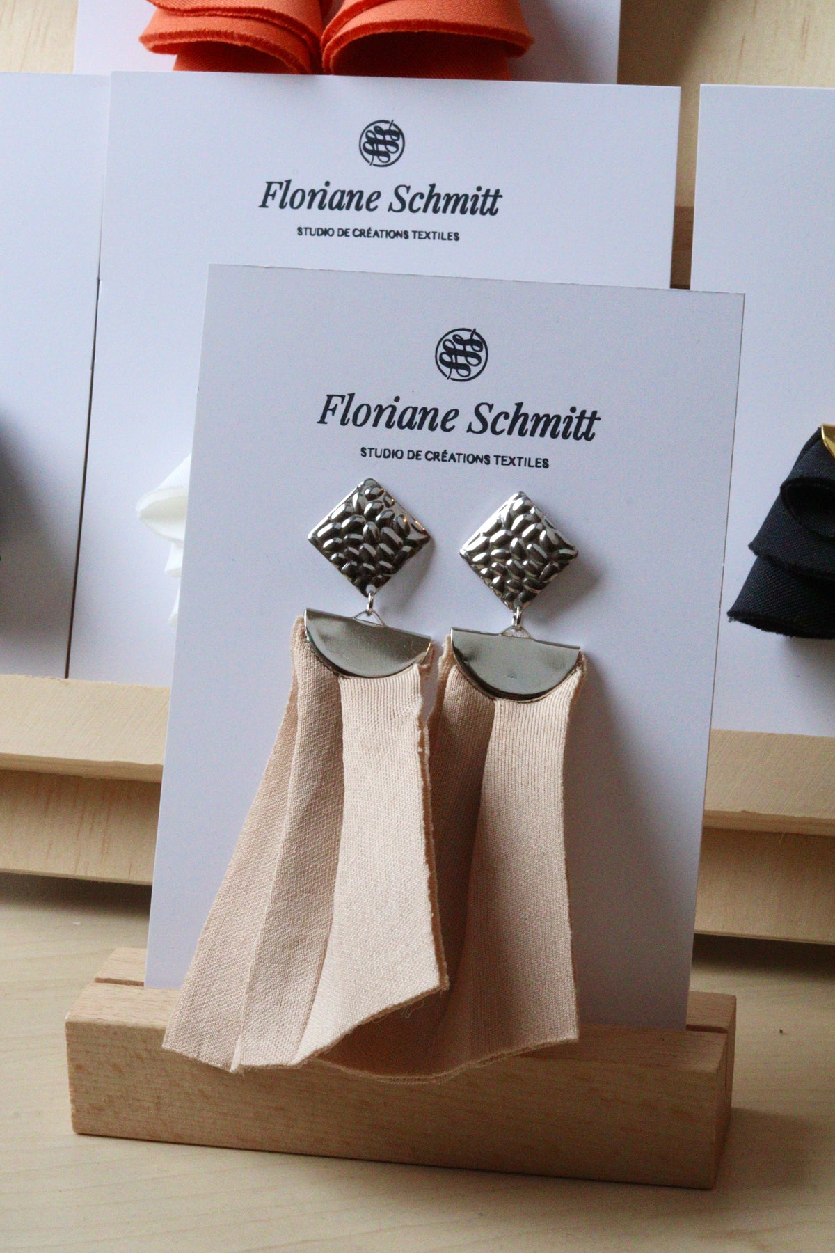 Boucles d’oreilles - Plis en néoprène, légères, 4 couleurs, apprêt doré ou argenté