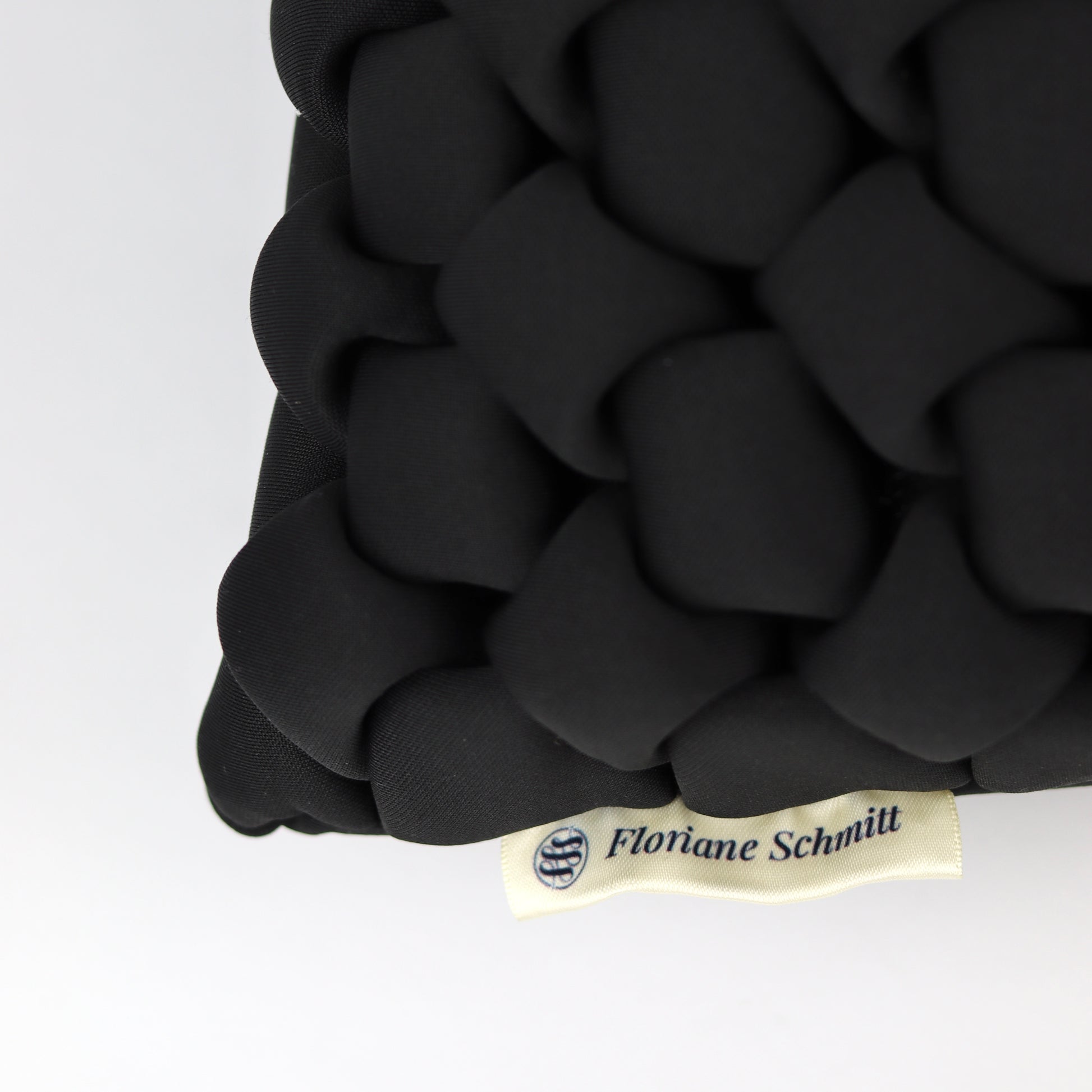 Le Coussin Carré Néosmock - Noir - Flo Home Delight