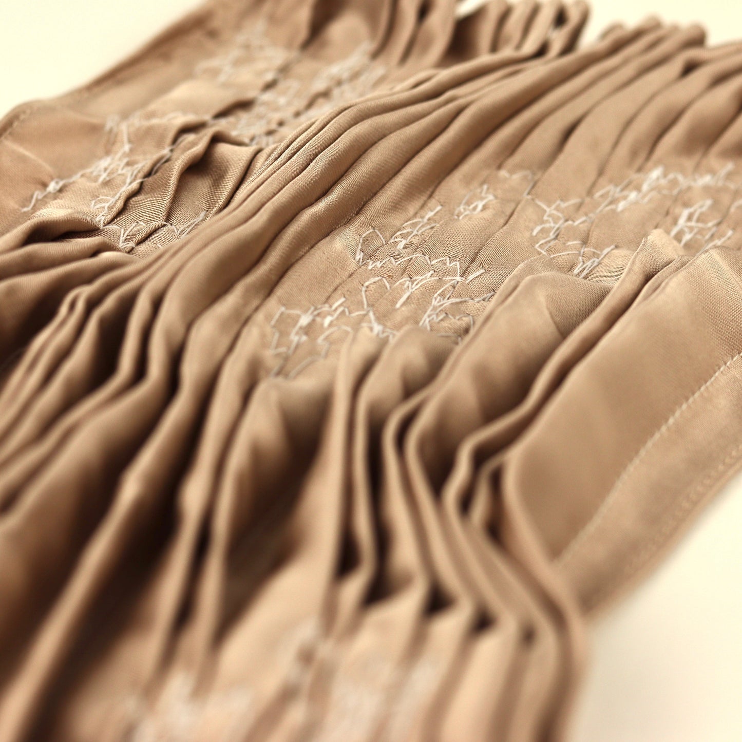 Tableau textile plis cousus Oscillations Taupe