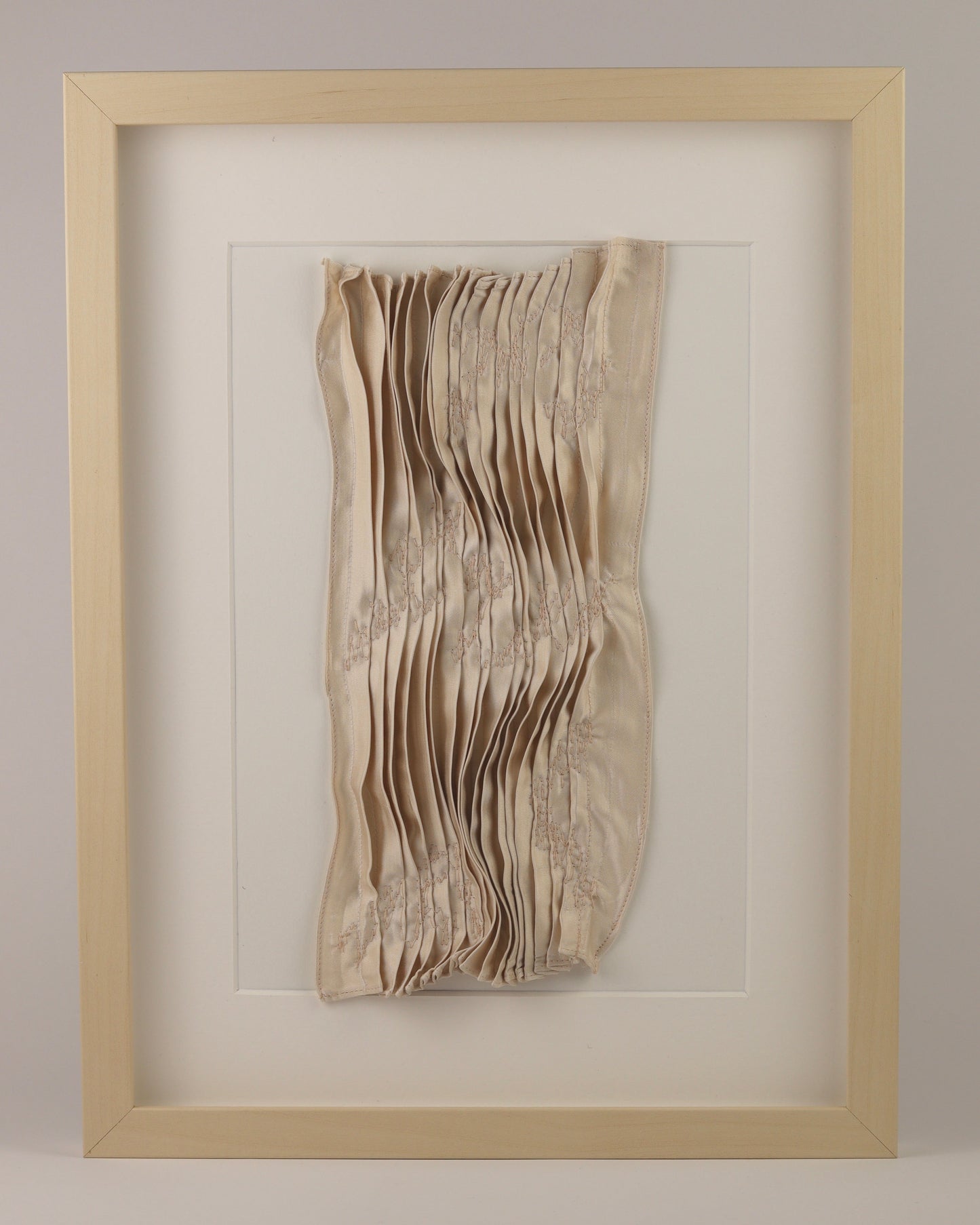 Tableau textile plis cousus Oscillations champagne