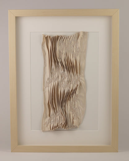 Tableau textile plis cousus Oscillations champagne