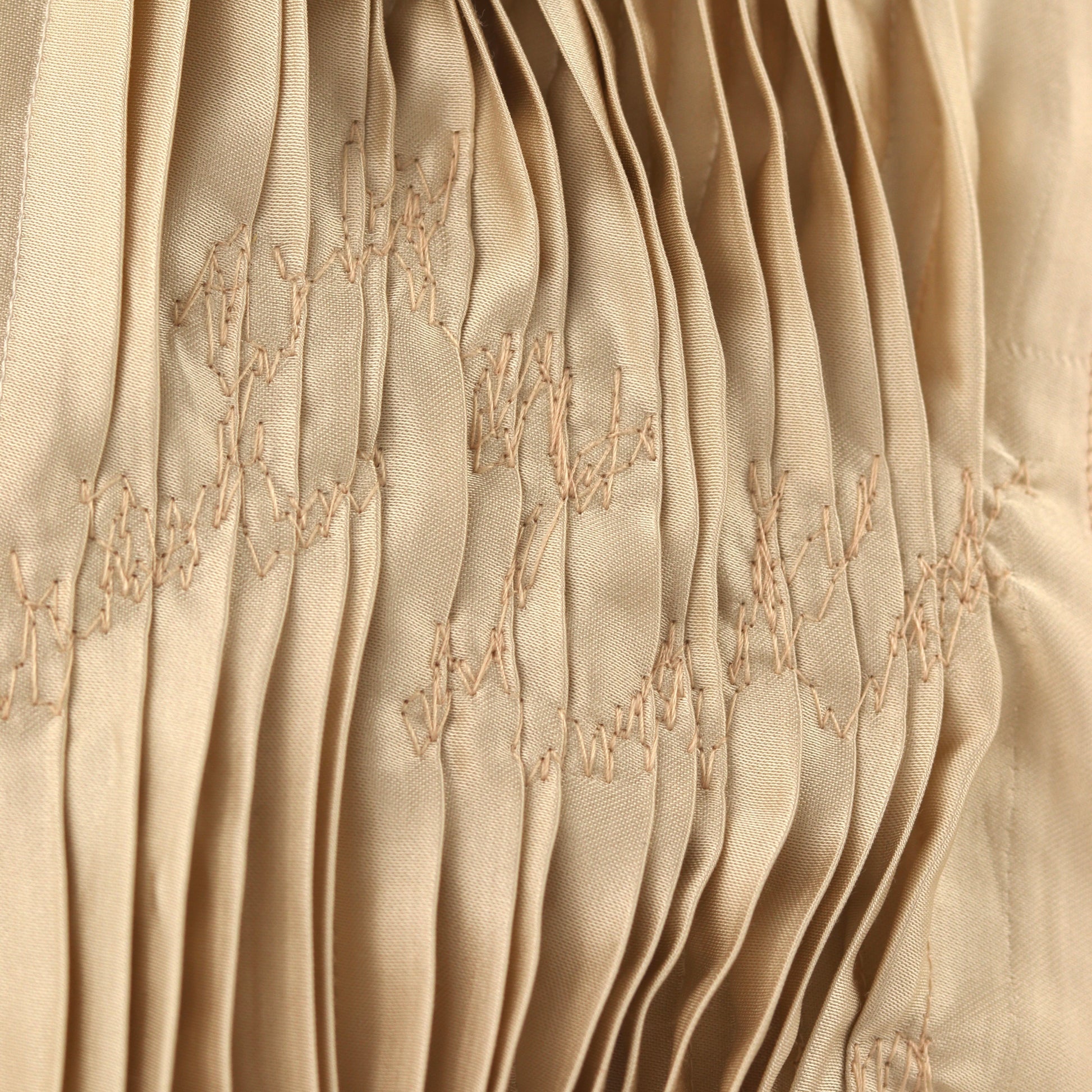 Tableau textile plis cousus Oscillations champagne