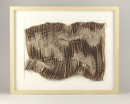 Tableau textile plis cousus Oscillations or